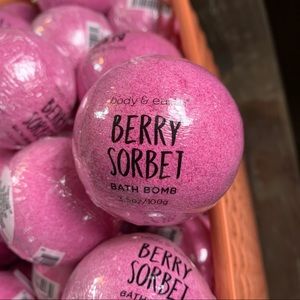 NEW! . set of 4 -Berry Sorbet Bath Bombs! Wrapped!